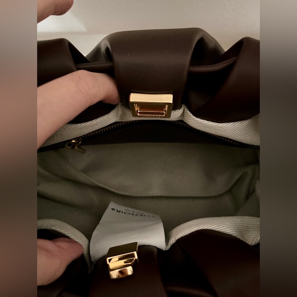 Themoirè Lara Pleated Adjustable Shoulder Bag Ebony Made in Italy, like new - Picture 8 of 8